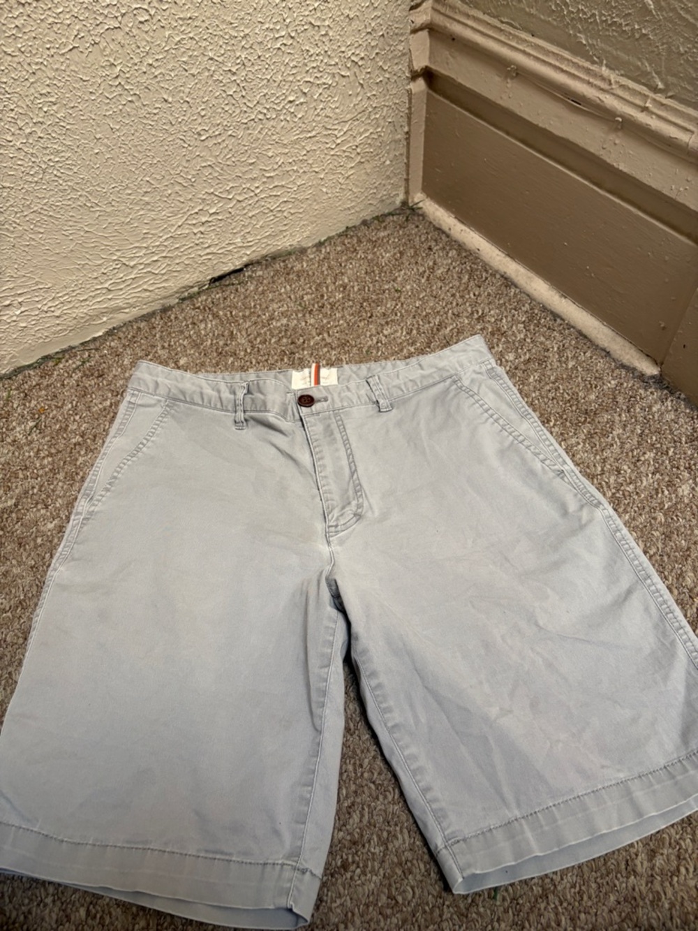 Men's Light Gray Flat-Front Chino Shorts
